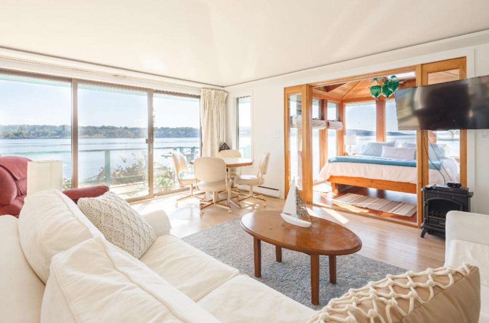 Hudson Riverfront Home Катскил Екстериор снимка